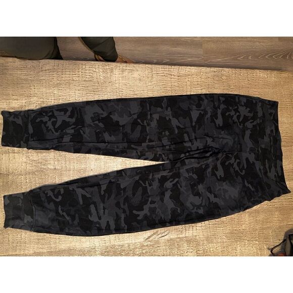 Lululemon camo 25 in joggers size 8 - Picture 4 of 5